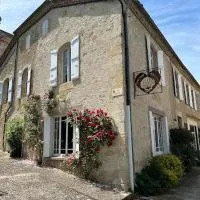 Gite d'étape Chambres D'Hôtes Chez Nous Chez Nous, хотел в Miradoux