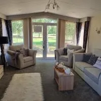 Golfing & Family Breaks in Luxury Lodge, hotel u gradu Tydd Saint Giles