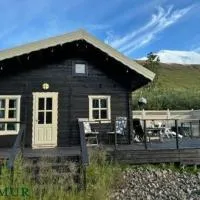 Cozy Family cabin by the lake, hotel em Ólafsfjörður