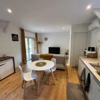 Hébergement GÎTE Domaine de Pinsol, ξενοδοχείο σε Campet-et-Lamolère
