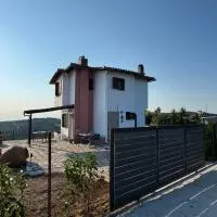 villa Glykeria Διώροφη Κατοικία με δυο υπνοδωμάτια με θέα, hotel u gradu Xinóvrisi