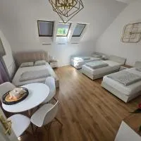Pod Różą, hotel v destinaci Rząska