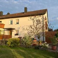 Ferienwohnung Am Blauen Hügel in Eckersdorf – hotel w mieście Eckersdorf