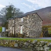 Danika East, hotel Threlkeldben
