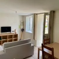 M2 Parking Wifi 1 à 3 pers 1 chambre, 1 lit 1 Canapé lit Réduc Semaine ou Mois, Velo, hotel u gradu 'Imphy'