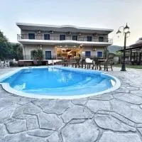 Hlidi Hotel، فندق في كوكينون نيرون