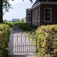 Charming Vacation Home with Private Garden and Views, hotel en Kiel
