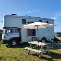 Monroe Horsebox Glamping – hotel w mieście Porthleven