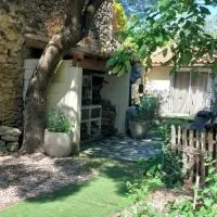 Maison vieilles pierres proche plages, hotelli kohteessa Fabrègues