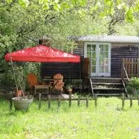 The Dordogne Huts with Pool and Jacuzzi: Payzac şehrinde bir otel