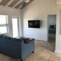 2 BR KESTREL COTTAGE with Exclusive Beach Park, hotell sihtkohas Georgetown lennujaama Estate Airstrip - SML lähedal