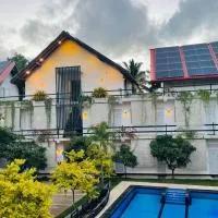 Royal Crown Residency Hotel, hótel í Talawatugoda