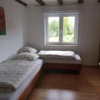 Zweibettzimmer mit Bad auf Pferdehof in Much, hotel sa Much