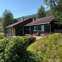 4 bedroom room House in Beautiful Strandebarm, hotel sa Kvam