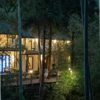 July Bamboo Hostel, hotel i Deqing