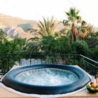 Villarose HotTub sunset view, hotel em Aigósthena