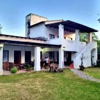 Hostal Las Hortencias, hotell i La Caldera