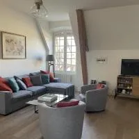 Viesnīca Grand gîte rénové proche Moulins pour 10 pers, animaux admis, WiFi - FR-1-489-215 pilsētā Trévol