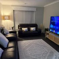 J&R Home, A Gippsland Getaway: Jeeralang Junction şehrinde bir otel