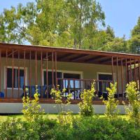 The Pine Cabin, hotel en Vourvourou