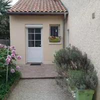 gîte La Valentina, 3 étoiles, de plain-pied et climatisé, מלון בCubjac