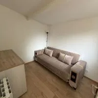 Petite Maison Cosy Orly, готель у місті Орлі