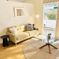 Stunning Modern Self-contained Apartment, hotel en Burnside