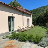 Cascina Elide - Camere vista mare in campagna、Quilianoのホテル