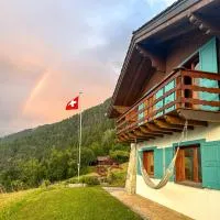 Chalet l'Aiglon Valais - Vue, Confort, Jacuzzi, hótel í Grône