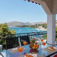 Luxury sea view apartment 20 m from the sea, Hotel in Trogir