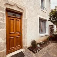 Maison de village authentique - De fil en aiguille: Éguzon-Chantôme şehrinde bir otel