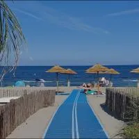 Villa-de Luxe-Salle de bain-Vue sur la campagne à 5 minutes de la mer Qui est composé de 5 chambres، فندق في Venzolasca