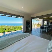 Bayview Bliss at Springerbaai Luxury ocean view eco villa with beach access, hotel v destinaci Mossel Bay