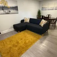 Brand new 2 bedroom basement apartment, hotell i Ajax