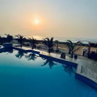 Coconut Pointe Villa & Beach Resort, hotel in Prampram