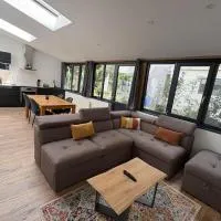 L'Atelier du Prince - F2 Centre-ville avec cour، فندق في فردان سور ميوز