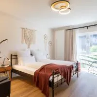 Overlook Lodge - 5 Sterne Ferienhaus am Edersee im Kellerwald، فندق في Vöhl