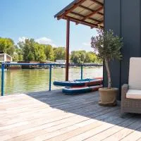 Captains Danube Houseboat - Bratislava, hotell i Jarovce