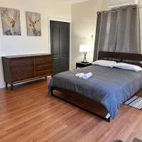 Great! Private NYC Room in Sunnyside: Haberman şehrinde bir otel