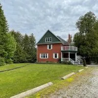 Cedar Garden Cottages, hotel en Wiarton