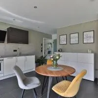 Modernes Studio-Apartment - Gartenblick, hotell i Gersthofen