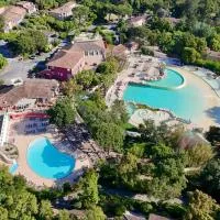 Appartement Cosy, jardin, piscines, hotell i Grimaud