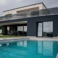 Vila Altura- Luxury Hiltop Retreat with Panoramic View & Teracce, отель в городе Рогашка-Слатина