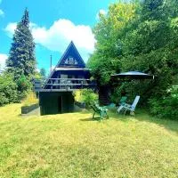 Dom wakacyjny nad jeziorem, hotel v destinaci Boguchwałowice