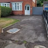 L & J ESCAPES-4 BEDROOMs SUITABLE FOR CONTRACTORS AND FAMILIES- LARGE PRIVATE PARKING-10 MINUTES TO M6 JUNCTION 9, hotel v mestu Coseley