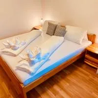 Rose Lakeside Apartman, hotel di Balatonberény