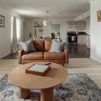 Huge, One Bedroom Apartment with Balcony, hotel di Conneaut Lake
