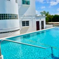 See Belize RELAXING Studio with Sea View Infinity Pool & Overwater Deck, hotel poblíž Mezinárodní letiště Philip S. W. Goldson - BZE, Belize City