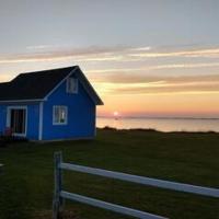 Coastal Charm Beach Nearby - Chalet Poirier, hotel near Îles-de-la-Madeleine Airport - YGR, Fatima