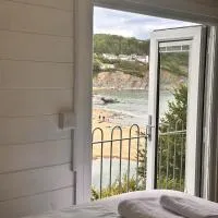 Cwtch Glanmordy by Aberporth Beach Holidays, hotel i Aberporth